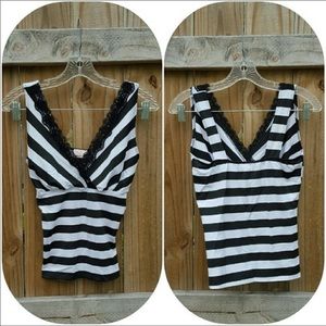 ✅Black and white lace top✅